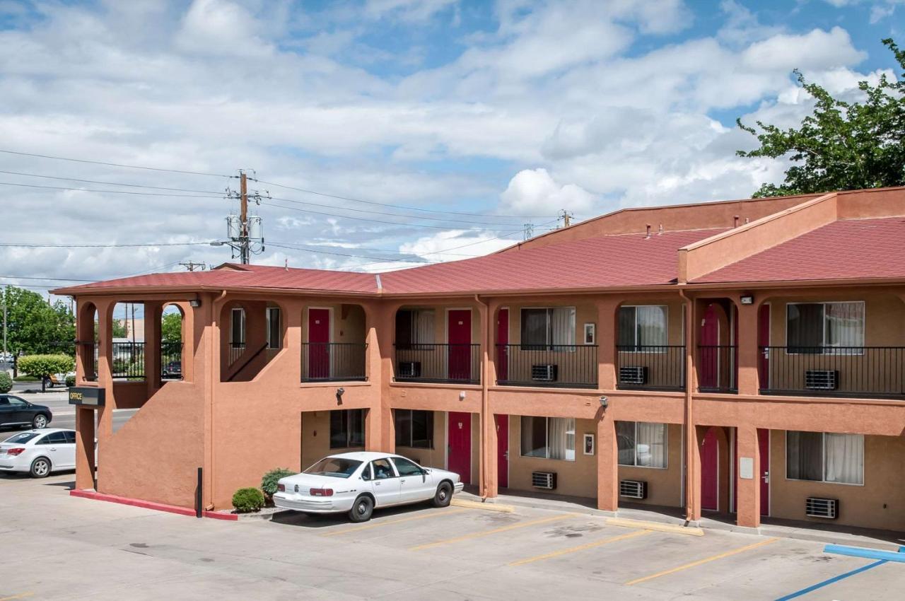 Econo Lodge Midtown Albuquerque Exterior photo